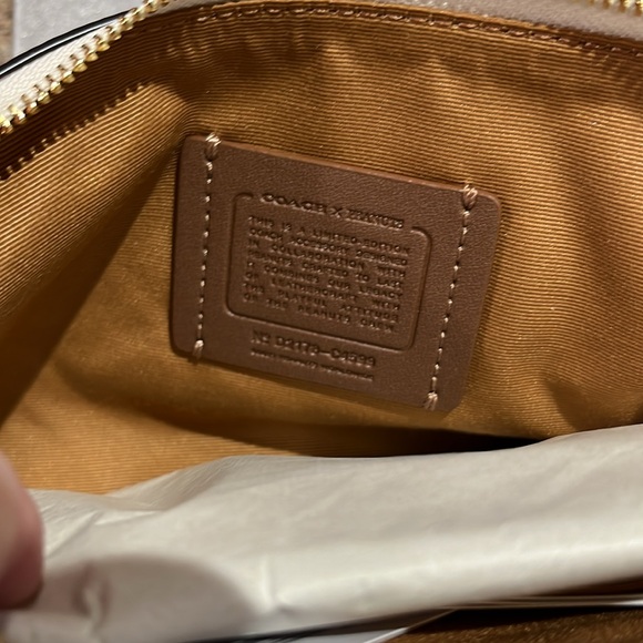 Coach X Peanuts Large Corner Zip Wristlet With Woodstock - Picture 7 of 7